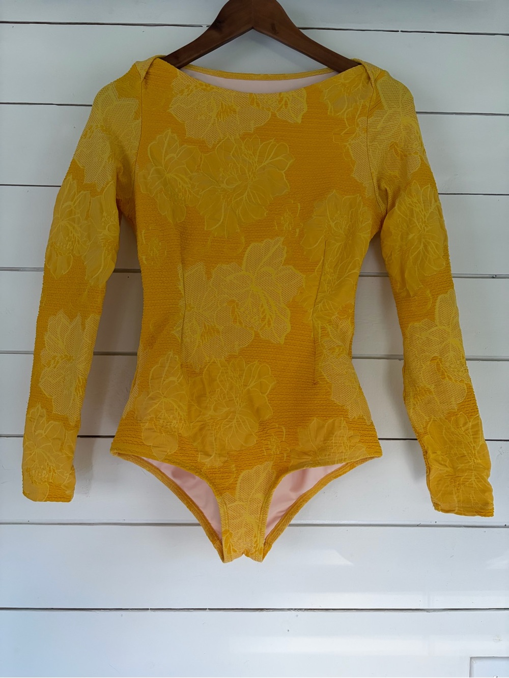 Seea textured rashguard swimsuit in nectar. Size: Large.